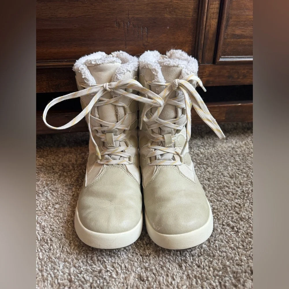Merrell Big Kid's Heidi Waterproof Boot size 2